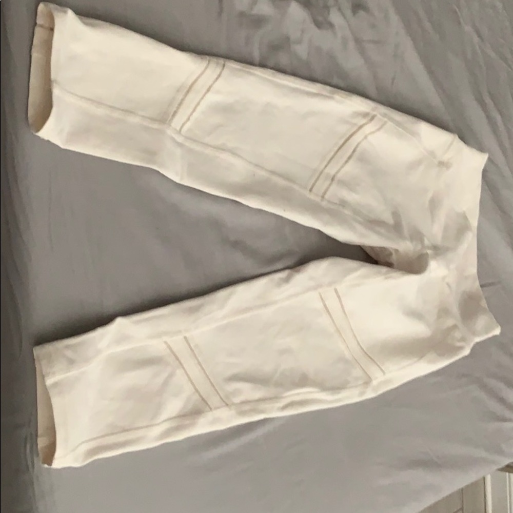 Alo Yoga off white/cream crop leggings size medium